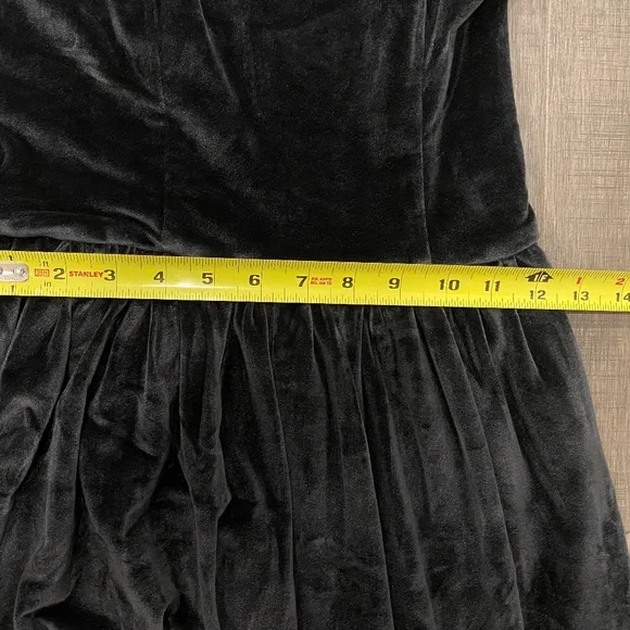 Abercrombie & Fitch Velvet Bubble Hem Dress - Picture 9 of 10